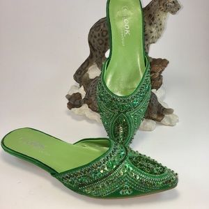 Girl's Indian style sparkly shoes!